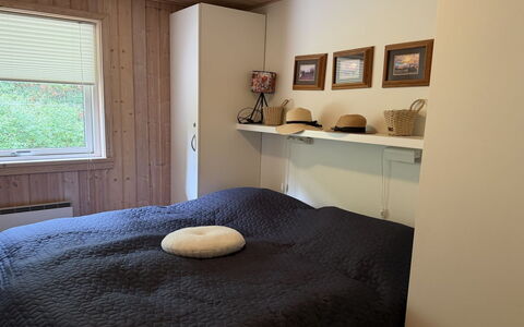 Laris - from the Sea: Camera Da Letto, Letto, Mobilia, Legna, Pavimento, Lenzuolo, Interior Design, Pavimentazione, Bedding, Camera