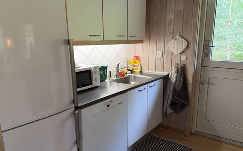 Laris - from the Sea: Elettrodomestico Da Cucina, Cucina, Controsoffitto, Lavandino Della Cucina, Pavimentazione, Cabinetry, Apparecchio Major, Legna, Mobilia, Interior Design