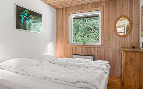 Laris - from the Sea: Camera Da Letto, Parete, Letto, Legna, Lenzuolo, Bedding, Interior Design, Pavimento, Casa, Pavimentazione