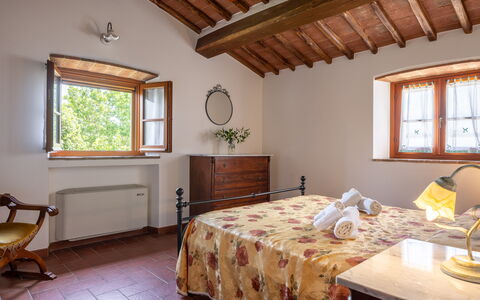 Il Cipresso, Casa Lucia, Cortona: Parete, Mobilia, Legna, Letto, Camera Da Letto, Interior Design, Pavimentazione, Camera, Pavimento, Casa