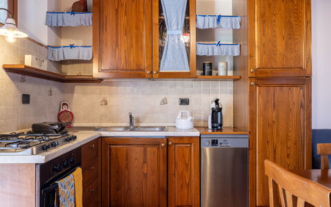 Il Cipresso, Casa Lucia, Cortona: Apparecchio Major, Legna, Cucina, Cabinetry, Elettrodomestico Da Cucina, Mobilia, Controsoffitto, Interior Design, Pavimentazione, Credenza