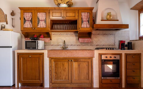 Il Cipresso, Casa Martina, Cortona: Cucina, Mobilia, Legna, Cabinetry, Interior Design, Pavimentazione, Controsoffitto, Elettrodomestico Da Cucina, Apparecchio Major, Credenza