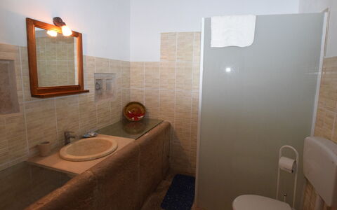 Antica Cascina 191: Parete, Idraulico Fixture, Lavandino Del Bagno, Pavimentazione, Pavimento, Bagno, Interior Design, Lavello, Camera, Idraulico