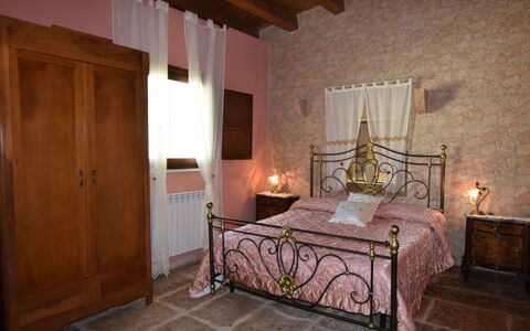 Antica Cascina 191: Mobilia, Parete, Camera Da Letto, Interior Design, Pavimentazione, Pavimento, Letto, Biancheria, Camera, Illuminazione