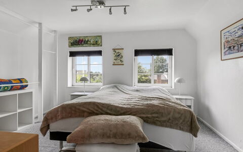 Melba - 13Km from the Sea: Letto, Mobilia, Camera Da Letto, Interior Design, Bedding, Lenzuolo, Parete, Pavimento, Pavimentazione, Soffitto