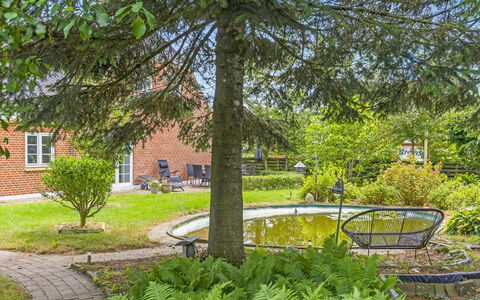 Melba - 13Km from the Sea: Arbusto, Giardino, Groundcover, Prato, Landscaping, Cortile, Backyard, Villetta, Shade