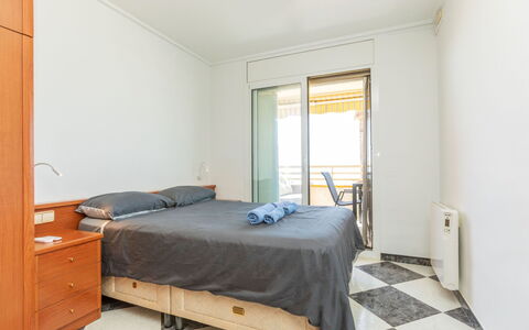 Maritim: Interior Design, Pavimento, Pavimentazione, Mobilia, Legna, Camera, Soffitto, Camera Da Letto, Letto, Pavimento In Legno