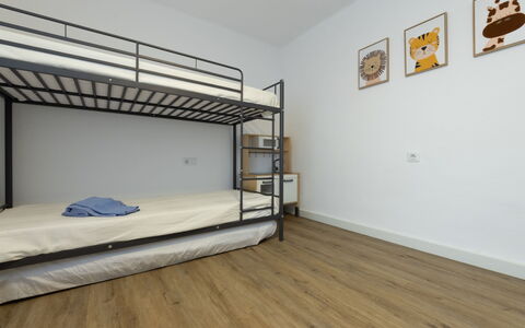 Rosa Dels Vents: Letto A Castello, Pavimentazione, Pavimento, Legna, Interior Design, Camera Da Letto, Mobilia, Letto, Telaio Del Letto, Camera