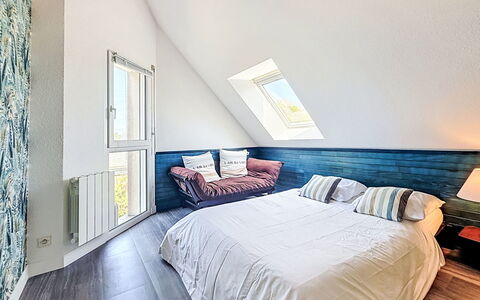 Armorique: Interior Design, Letto, Camera Da Letto, Pavimentazione, Pavimento, Mobilia, Lenzuolo, Bedding, Legna, Pavimento In Legno