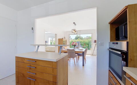 Fourchaud: Mobilia, Pavimentazione, Interior Design, Pavimento, Controsoffitto, Cabinetry, Legna, Soffitto, Sedia, Cucina