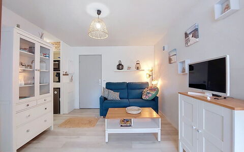 Evasion Marine: Costruzione, Parete, Finestra, Zona Residenziale, Quartiere, Facciata, Casa, Cittadina, Casa, Balcone