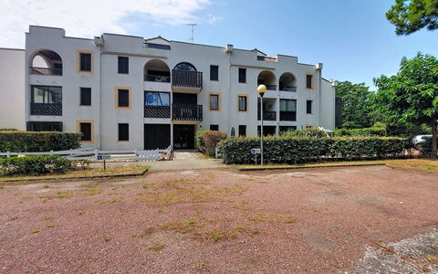 Evasion Marine: Costruzione, Parete, Finestra, Zona Residenziale, Quartiere, Facciata, Casa, Cittadina, Casa, Balcone