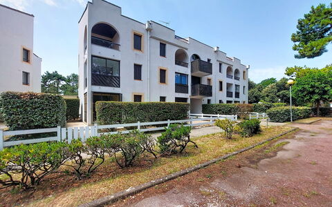 Evasion Marine: Costruzione, Parete, Finestra, Zona Residenziale, Quartiere, Facciata, Casa, Cittadina, Casa, Balcone
