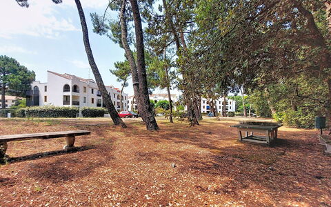 Evasion Marine: Costruzione, Parete, Finestra, Zona Residenziale, Quartiere, Facciata, Casa, Cittadina, Casa, Balcone