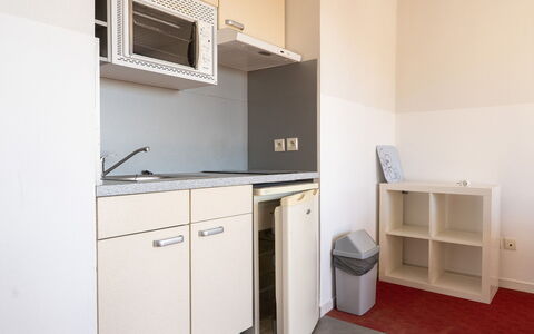 Grasse 616: Costruzione, Parete, Finestra, Zona Residenziale, Quartiere, Facciata, Casa, Cittadina, Casa, Balcone