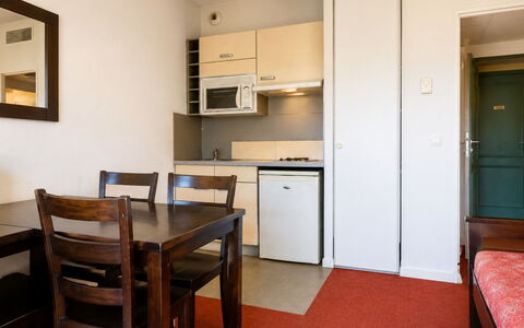 Grasse 625: Costruzione, Parete, Finestra, Zona Residenziale, Quartiere, Facciata, Casa, Cittadina, Casa, Balcone