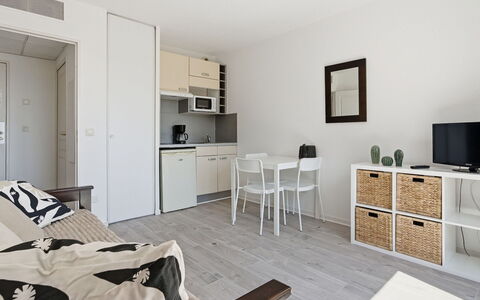 Grasse 626: Costruzione, Parete, Finestra, Zona Residenziale, Quartiere, Facciata, Casa, Cittadina, Casa, Balcone