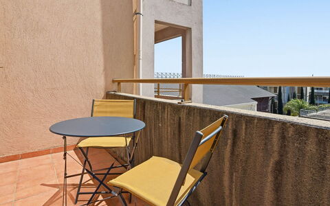 Grasse 626: Costruzione, Parete, Finestra, Zona Residenziale, Quartiere, Facciata, Casa, Cittadina, Casa, Balcone