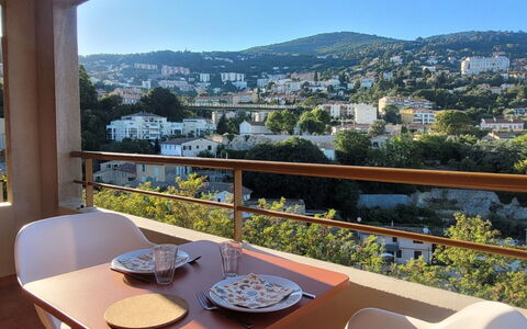 Virginia: Zona Residenziale, Appartamento, Balcone, Shade, Sedia, Attico, Hotel