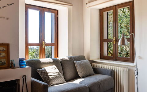 Casetta Pantasina: Mobilia, Interior Design, Parete, Legna, Pavimentazione, Camera, Pavimento, Soggiorno, Casa, Divano
