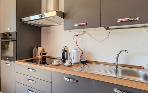Melissa: Cucina, Elettrodomestico Da Cucina, Controsoffitto, Cabinetry, Apparecchio Major, Interior Design, Elettrodomestico, Mobilia, Legna, Lavandino Della Cucina