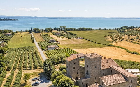 Rocca Loft: Costruzione, Parete, Finestra, Zona Residenziale, Quartiere, Facciata, Casa, Cittadina, Casa, Balcone