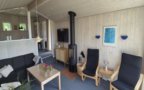 Vinny - 1Km from the Sea: Legna, Mobilia, Pavimentazione, Interior Design, Pavimento, Soffitto, Camera, Sedia, Casa, Soggiorno