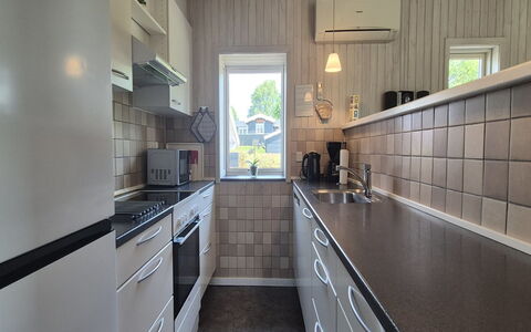 Vinny - 1Km from the Sea: Cucina, Elettrodomestico Da Cucina, Controsoffitto, Apparecchio Major, Cabinetry, Pavimentazione, Interior Design, Elettrodomestico, Pavimento, Lavandino Della Cucina