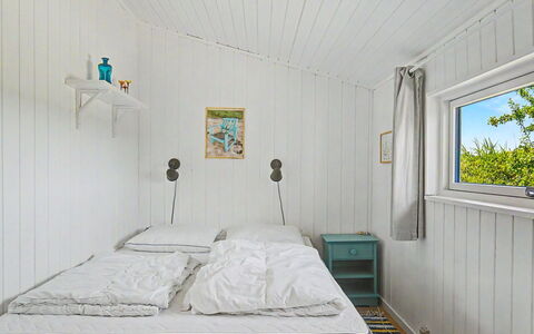 Aderice - 80M from the Sea: Legna, Camera Da Letto, Pavimentazione, Pavimento, Letto, Interior Design, Soffitto, Lenzuolo, Bedding, Telaio Del Letto