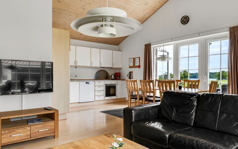 Askatla - 50M to the Fjord: Interior Design, Mobilia, Divano, Pavimentazione, Soffitto, Legna, Pavimento, Soggiorno, Camera, Lampada