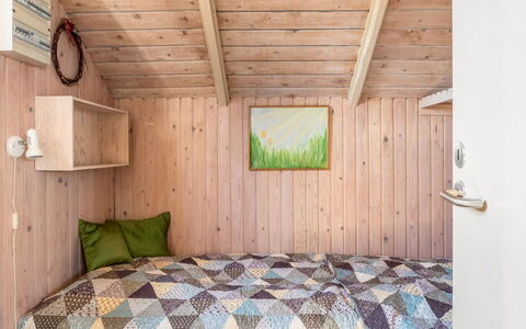 Eldmar - 500M from the Sea: Legna, Camera Da Letto, Interior Design, Pavimento, Pavimentazione, Mobilia, Letto, Color Legno, Camera, Soffitto