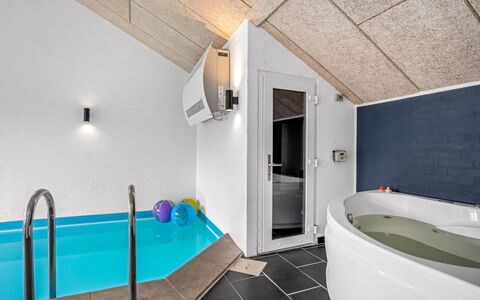Ozrenka - from the Sea: Idraulico Fixture, Pavimentazione, Pavimento, Interior Design, Soffitto, Vasca Da Bagno, Materiale Composito, Idraulico, Bagno, Camera