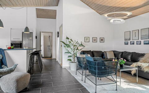 Ozrenka - from the Sea: Interior Design, Mobilia, Pavimentazione, Pavimento, Soffitto, Legna, Lampada, Divano, Soggiorno, Illuminazione