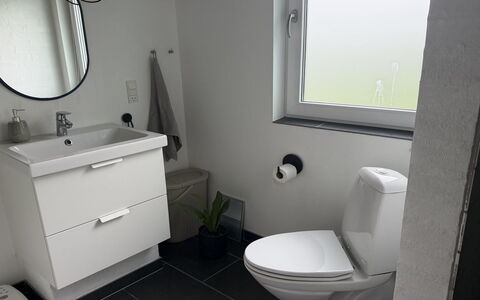 Ozrenka - from the Sea: Toilet Seat, Gabinetto, Idraulico Fixture, Bagno, Pavimentazione, Pavimento, Interior Design, Idraulico, Lavandino Del Bagno, Lavello