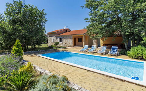 Erminia: Zona Residenziale, Raccordo, Finestra A Ghigliottina, Recinzione, Balcone, Driveway, Home Scherma, Cancello