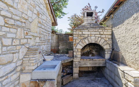 Erminia: Zona Residenziale, Raccordo, Finestra A Ghigliottina, Recinzione, Balcone, Driveway, Home Scherma, Cancello