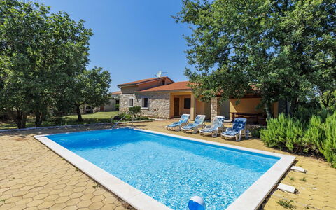 Erminia: Zona Residenziale, Raccordo, Finestra A Ghigliottina, Recinzione, Balcone, Driveway, Home Scherma, Cancello