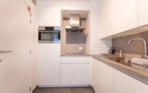 Cosy @ Sea: Cucina, Controsoffitto, Interior Design, Pavimentazione, Elettrodomestico Da Cucina, Legna, Apparecchio Major, Pavimento, Cabinetry, Soffitto