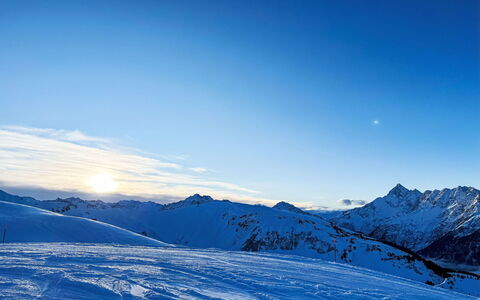 Ferienwohnung Enz: Cielo, Blu, Geografia Montane, Montagna, Neve, Inverno, Sole, Catena Montuosa, Terreno, Geomorfologia Glaciale