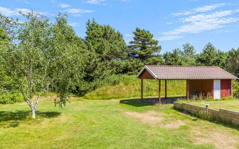 Oke - 1.2Km from the Sea: Erba, Arbusto, Lotto, Villetta, Area Rurale, Giardino, Groundcover, Edifici Giardino, Capannone, Prato