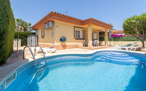 Lisa: Piscina, Tempo Libero, Ricorrere, Vacanza, Mobili Da Esterno, Villa, Eco Hotel, Estate, Hacienda, Hotel