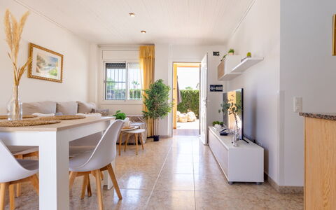 Lisa: Interior Design, Pavimentazione, Mobilia, Pavimento, Casa, Appartamento, Soggiorno, Cucina & Sala Da Pranzo Tavolo, Camera, Sedia