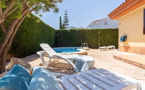 Lisa: Piscina, Tempo Libero, Mobili Da Esterno, Ricorrere, Eco Hotel, Shade, Vacanza, Villa, Ombrello, Sedia