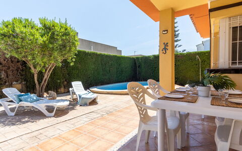 Lisa: Piscina, Shade, Estate, Ricorrere, Eco Hotel, Villa, Cortile, Hotel, Backyard, Hacienda
