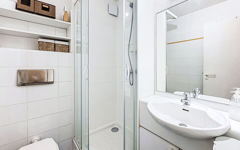 Les Terrasses du Port: Interior Design, Pavimento, Pavimentazione, Idraulico Fixture, Bagno, Camera, Lavello, Lavandino Del Bagno, Idraulico, Soffitto