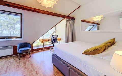 Les Terrasses du Port: Interior Design, Legna, Pavimentazione, Mobilia, Pavimento, Soffitto, Camera Da Letto, Illuminazione, Letto, Camera