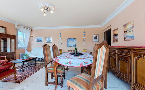 Hotel de Ville: Mobilia, Cucina & Sala Da Pranzo Tavolo, Sedia, Pavimento, Mare, Balcone, Oceano, Ricorrere, Eco Hotel, Sala Da Pranzo