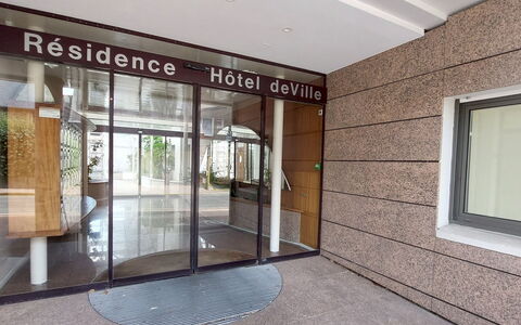 Hotel de Ville: Mobilia, Cucina & Sala Da Pranzo Tavolo, Sedia, Pavimento, Mare, Balcone, Oceano, Ricorrere, Eco Hotel, Sala Da Pranzo