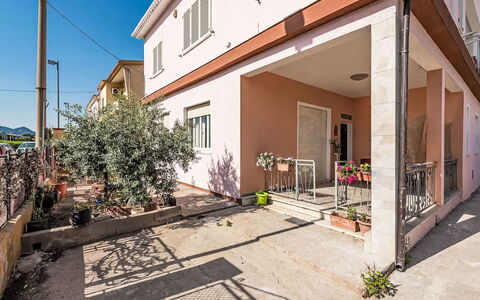 Villetta Luisa: Mobilia, Cucina & Sala Da Pranzo Tavolo, Sedia, Pavimento, Mare, Balcone, Oceano, Ricorrere, Eco Hotel, Sala Da Pranzo