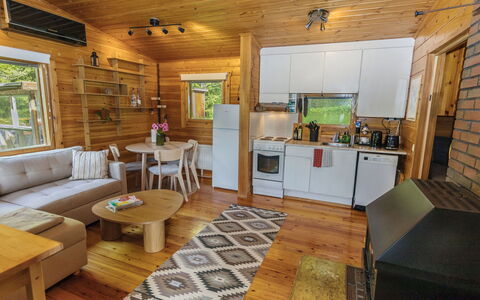 Whispering Woods: Legna, Pavimentazione, Interior Design, Pavimento, Divano, Mobilia, Soffitto, Camera, Soggiorno, Casa